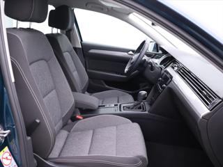 Volkswagen Passat 1,5 TSI 110kW DSG Business DPH kombi - Foto 12