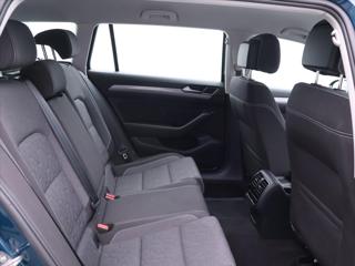 Volkswagen Passat 1,5 TSI 110kW DSG Business DPH kombi - Foto 13