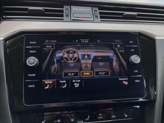 Volkswagen Passat 2,0 TDi DSG IQ Matrix Alcantara*Navi*Kamera*ACC*Vyhř. Sedadla*Tažné*Servis.Historie! kombi - Foto 34