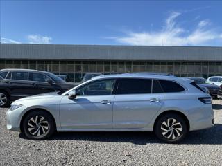Volkswagen Passat 2,0 TDI IQ-LIGHT KAMERA 360 kombi