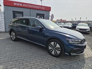 Volkswagen Passat 1,4 TSI PHEV GTE ČR 1.MAJITEL kombi