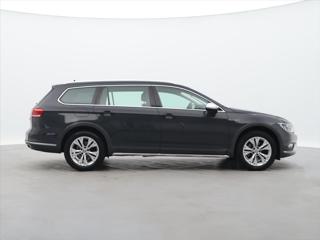 Volkswagen Passat 2,0 TDI 140kW Alltrack 4M DSG kombi - Foto 8