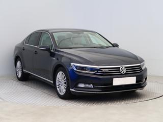 Volkswagen Passat 2.0 TSI 206kW sedan