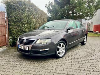 Volkswagen Passat 2,0 TDI DPF COMFORTLINE DSG sedan