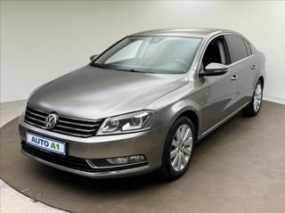 Volkswagen Passat 2,0 TDi 125kW DSG ACC XENON TZ sedan