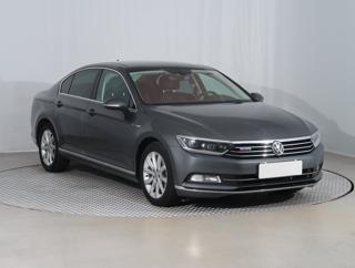 Volkswagen Passat 2.0 TDI 140kW sedan