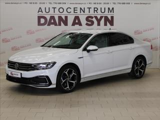 Volkswagen Passat 1,4 TSI PHEV GTE ZÁNOVNÍ sedan