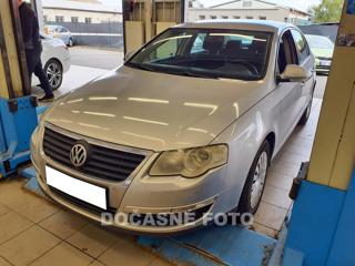 Volkswagen Passat 1.6 FSi sedan
