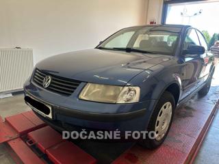 Volkswagen Passat 1.6 i sedan