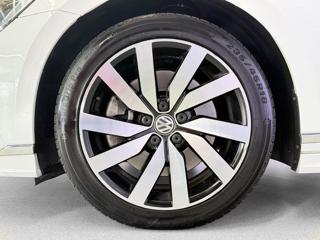 Volkswagen Passat 2.0TSI 200KW DSG 4MOTION R-LINE, ACC, ALCANTARA sedan - Foto 8
