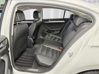 Volkswagen Passat 2.0TSI 200KW DSG 4MOTION R-LINE, ACC, ALCANTARA sedan - Foto 10