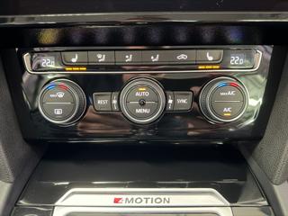 Volkswagen Passat 2.0TSI 200KW DSG 4MOTION R-LINE, ACC, ALCANTARA sedan - Foto 22