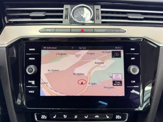 Volkswagen Passat 2.0TSI 200KW DSG 4MOTION R-LINE, ACC, ALCANTARA sedan - Foto 13