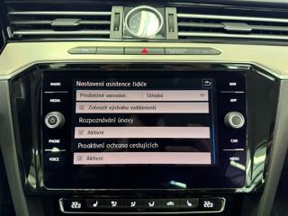 Volkswagen Passat 2.0TSI 200KW DSG 4MOTION R-LINE, ACC, ALCANTARA sedan - Foto 18