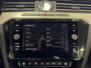 Volkswagen Passat 2.0TSI 200KW DSG 4MOTION R-LINE, ACC, ALCANTARA sedan - Foto 20