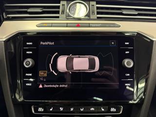 Volkswagen Passat 2.0TSI 200KW DSG 4MOTION R-LINE, ACC, ALCANTARA sedan - Foto 14