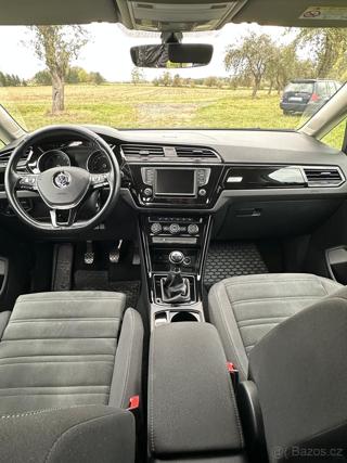 Volkswagen Touran 1,4 Highline TSI 7-míst kombi - Foto 6
