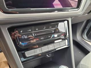 Volkswagen Touran 1.5 TSI DSG R-Line 7míst TAŽNÉ MPV - Foto 31