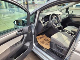 Volkswagen Touran 1.5 TSI DSG R-Line 7míst TAŽNÉ MPV - Foto 10
