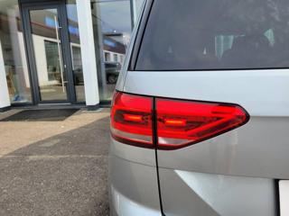 Volkswagen Touran 1.5 TSI DSG R-Line 7míst TAŽNÉ MPV - Foto 6