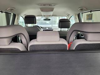 Volkswagen Touran 1.5 TSI DSG R-Line 7míst TAŽNÉ MPV - Foto 38