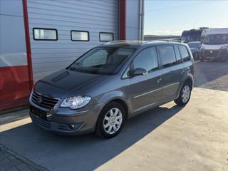 Volkswagen Touran 2,0 TDi DSG highline 7-míst MPV
