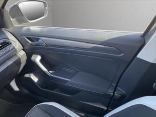 Volkswagen T-Roc 1,5 TSi 110 kW DSG*Highline LED*ACC*Virtuál*Kamera*19" Alu*E.Kufr*Servisní historie! MPV - Foto 32