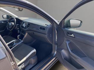 Volkswagen T-Roc 1,5 TSi 110 kW DSG*Highline LED*ACC*Virtuál*Kamera*19" Alu*E.Kufr*Servisní historie! MPV - Foto 30