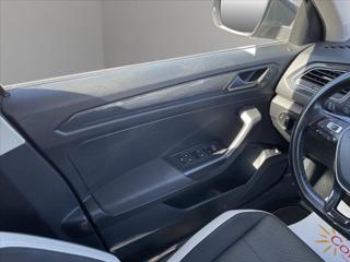 Volkswagen T-Roc 1,5 TSi 110 kW DSG*Highline LED*ACC*Virtuál*Kamera*19" Alu*E.Kufr*Servisní historie! MPV - Foto 36
