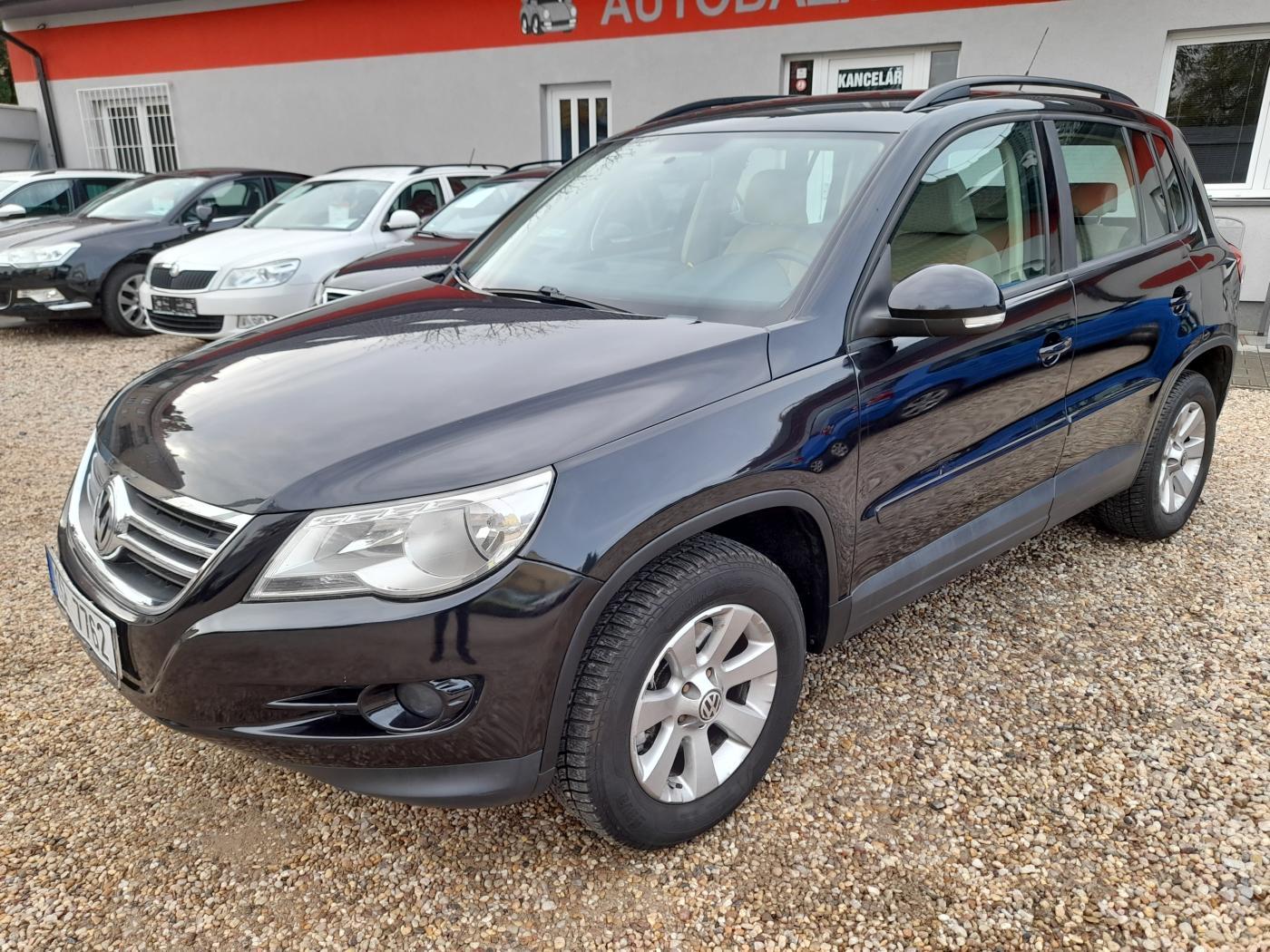 Track field tiguan