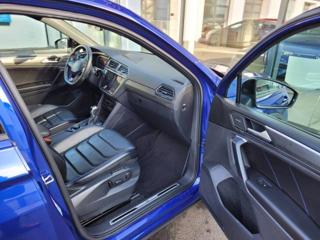 Volkswagen Tiguan R 2.0 TSI AKRAPOVIČ 235kW SUV - Foto 60