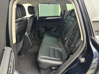 Volkswagen Touareg 3,0 ACC 360° TZ PEČLIVÝ SERVIS SUV - Foto 42