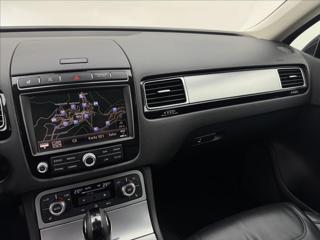 Volkswagen Touareg 3,0 ACC 360° TZ PEČLIVÝ SERVIS SUV - Foto 16