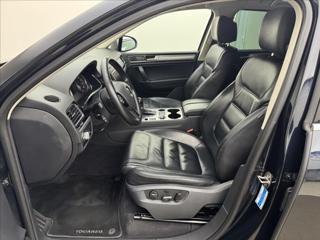 Volkswagen Touareg 3,0 ACC 360° TZ PEČLIVÝ SERVIS SUV - Foto 38