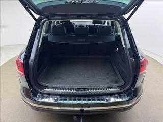 Volkswagen Touareg 3,0 ACC 360° TZ PEČLIVÝ SERVIS SUV - Foto 49