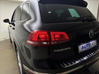 Volkswagen Touareg 3,0 ACC 360° TZ PEČLIVÝ SERVIS SUV - Foto 44