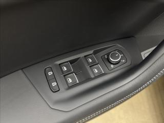 Volkswagen Touareg 3,0 HUD MASÁŽ NZTOP ČR ZÁRUKA SUV - Foto 39