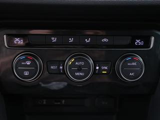 Volkswagen Tiguan 2,0 TDI 176kW DSG Highline DPH SUV - Foto 24