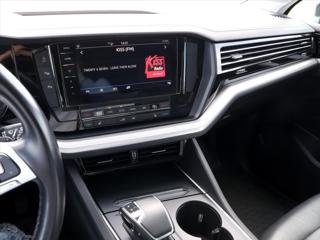 Volkswagen Touareg 3,0 TDI 170kW DSG 4M LED CZ SUV - Foto 24