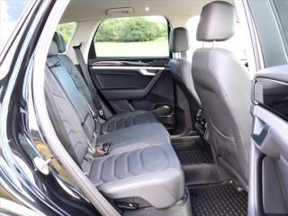 Volkswagen Touareg 3,0 TDI 170kW DSG 4M LED CZ SUV - Foto 8