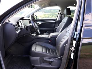 Volkswagen Touareg 3,0 TDI 170kW DSG 4M LED CZ SUV - Foto 6