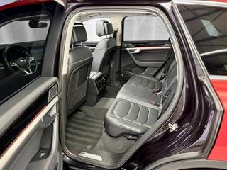 Volkswagen Touareg 3.0TDI 4MOTION R-LINE, MASÁŽE, HUD, PANORAMA SUV - Foto 11