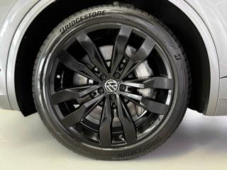 Volkswagen Touareg 4.0TDI V8 R-LINE 4MOTION, BLACK PAKET, MASÁŽE SUV - Foto 8