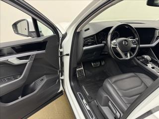 Volkswagen Touareg 3,0 R-LINE VZDUCH NV MATRIX ČR SUV - Foto 35