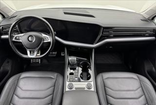 Volkswagen Touareg 3,0 R-LINE VZDUCH NV MATRIX ČR SUV - Foto 7