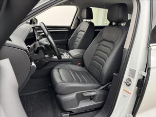 Volkswagen Touareg 3,0 R-LINE VZDUCH NV MATRIX ČR SUV - Foto 38