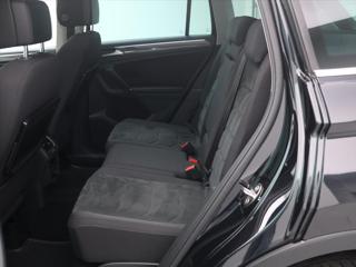Volkswagen Tiguan 2.0 TDI 110kW 4MOT Highline DPH SUV - Foto 14