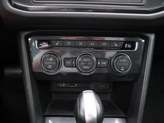 Volkswagen Tiguan 2,0 TDI 110kW DSG Navi Tažné SUV - Foto 18
