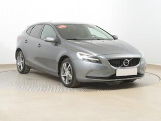 Volvo V40 2.0 D3 110kW hatchback