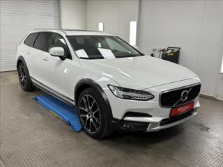 Volvo V90 2,0 B5 235PS Cross Country Pro kombi